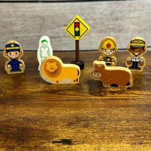 Wooden Pieces Compatible with Brio or Thomas The‎ Train Railway